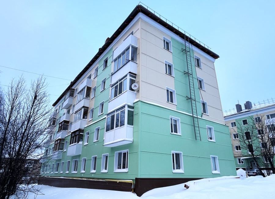 Houses near Victory Square are being renovated in Gubakha